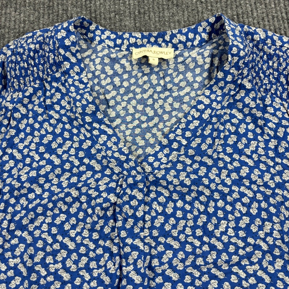 Cynthia Rowley Blouse Women Size‎ S Blue Leaf Print Smocked V-Neck Rayon Top